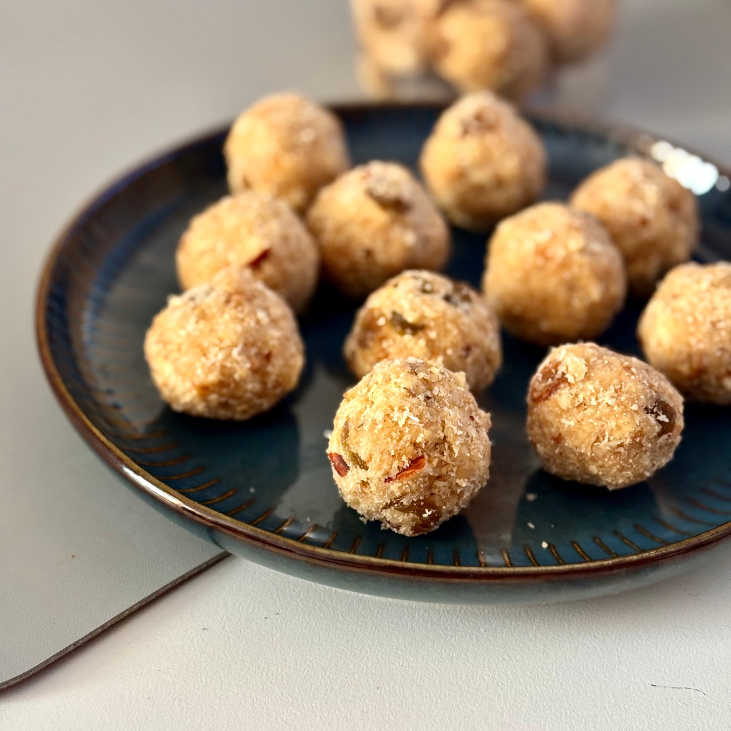 Shuddh Nariyal Dry Fruit Gud Laddu